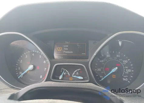 2018 Ford Focus S z USA, uszkodzony, nr VIN 1FADP3E23JL236365